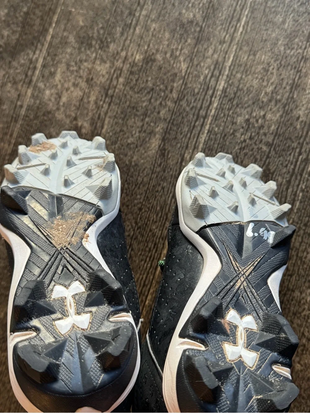 Under Armour Boy’s Harper 8 Mid RM Baseball Cleats 1Y